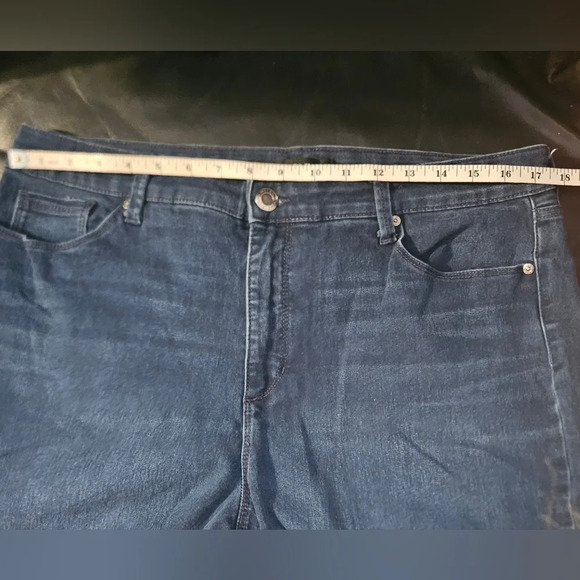 Bandolino Amy Stretchy Contour High Rise Dark Washed Denim Jeans SZ 16 - Picture 5 of 10